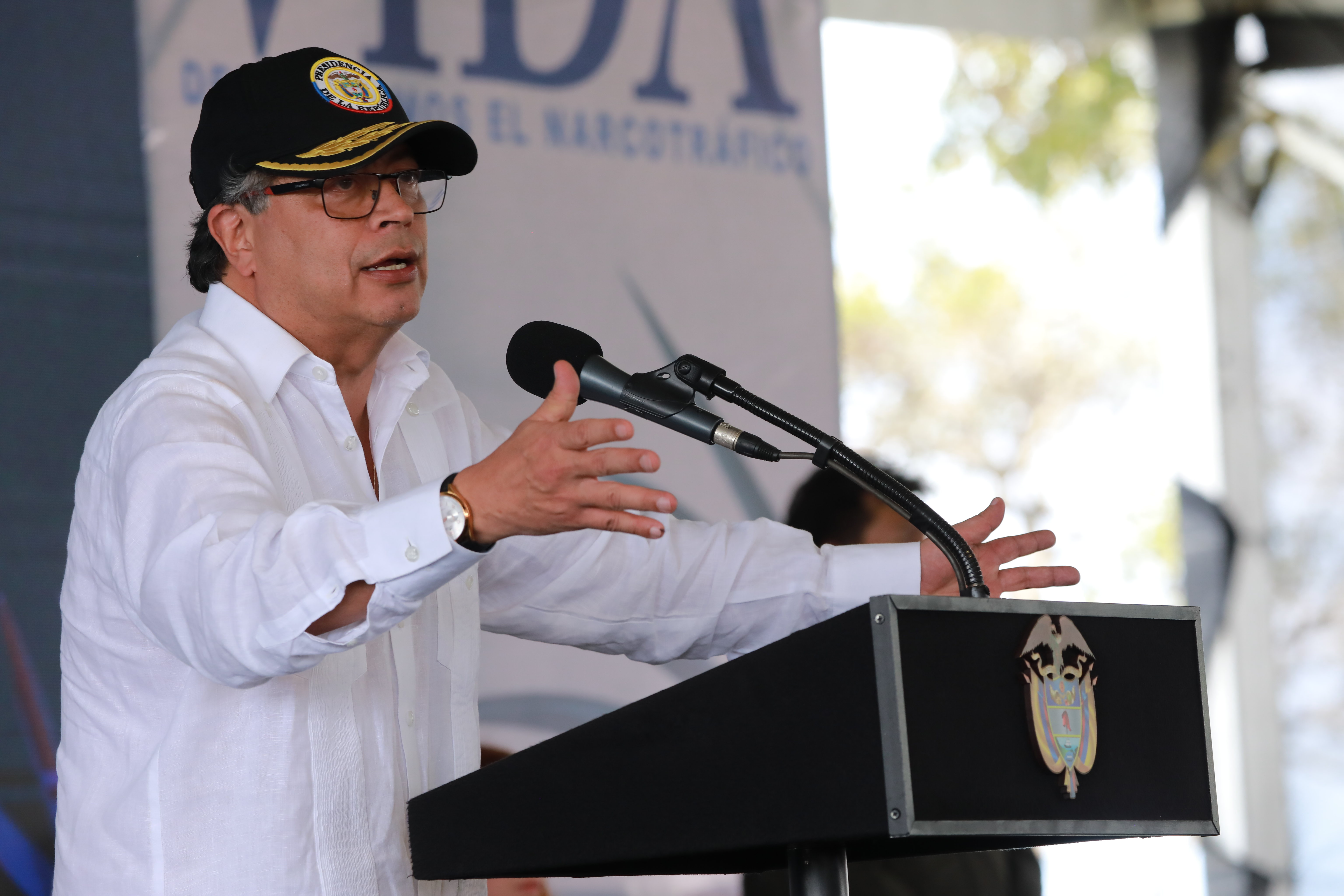 Gustavo Petro se dirige a la comunidad en el Cauca, zona de constantes combates entre el Ejército y las disidencias de la Farc.