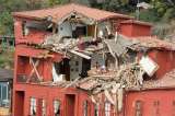 Un buque de carga, de 225 metros de longitud, choca contra villa histórica en Estambul