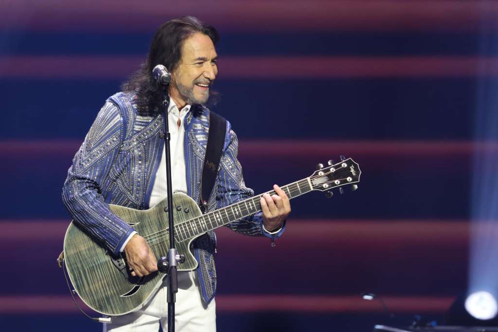 AME9804. LAS VEGAS (ESTADOS UNIDOS), 15/09/2025.- El músico mexicano Marco Antonio Solís durante una presentación este domingo, en Las Vegas (EE.UU.). EFE/ Octavio Guzmán