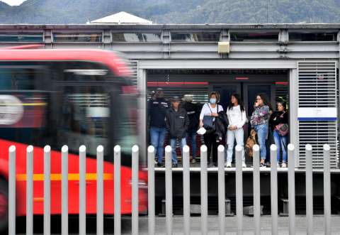 Estudiante del Externado murió tras siniestro con bus de TransMilenio en el centro de Bogotá