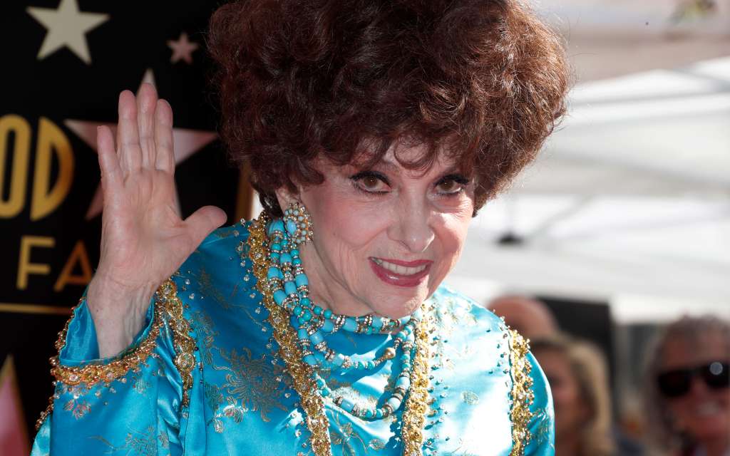 Hollywood (United States), 01/02/2018.- FILE Italian actress Gina Lollobrigida during a ceremony honoring her on the Hollywood Walk of Fame in Hollywood, California, USA, 01 February 2018 (reissued 16 January 2023). Lollobrigida, a high profile European actress in the 1950s and early 1960s, has died at the age of 95 Corriere della Sera reported 16 January 2023. (Estados Unidos) EFE/EPA/MIKE NELSON *** Local Caption *** 54081138