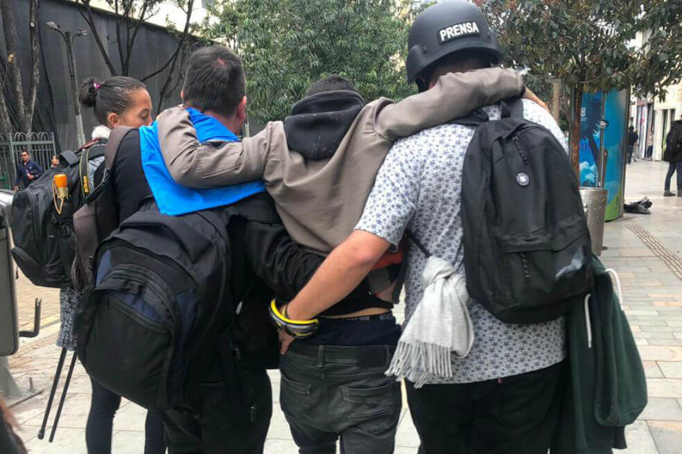 Tavera (centro) resultó con heridas en el labio y la parte derecha de la cara. / Cortesía César Melgarejo – El Tiempo