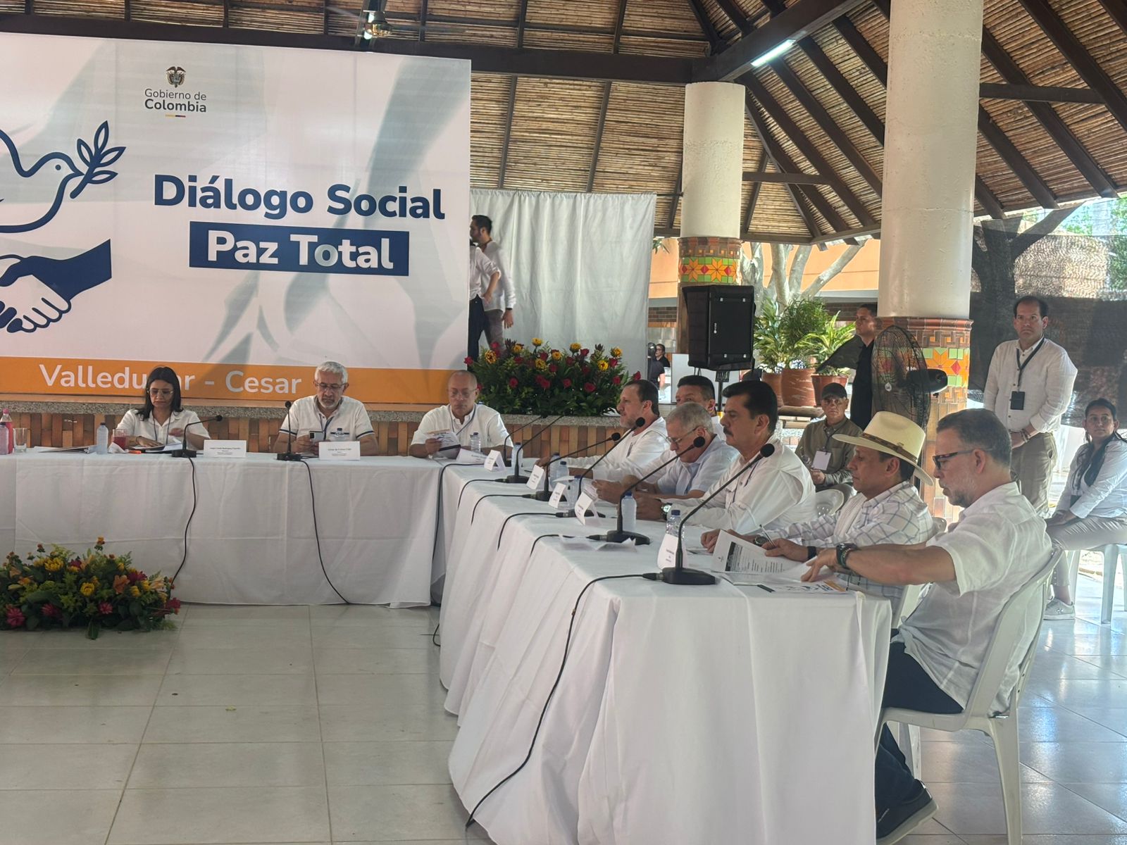 Mancuso y otros 10 exparamilitares de las AUC empezaron reunión presencial en Valledupar.