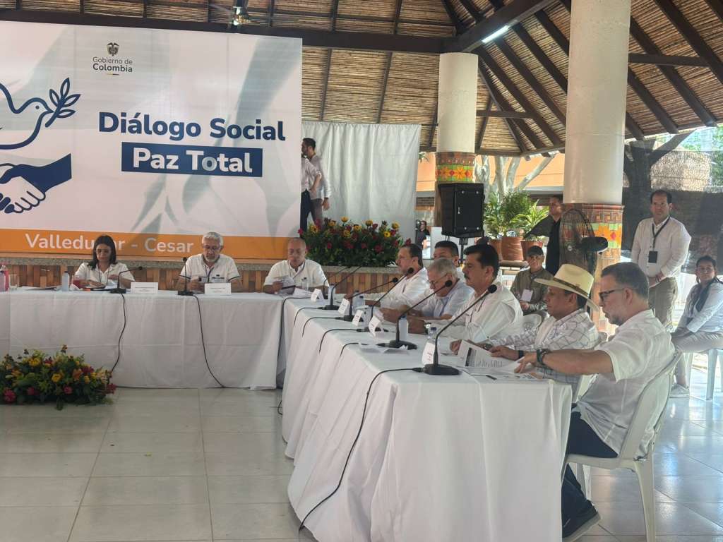Mancuso y otros 10 exparamilitares de las AUC empezaron reunión presencial en Valledupar.
