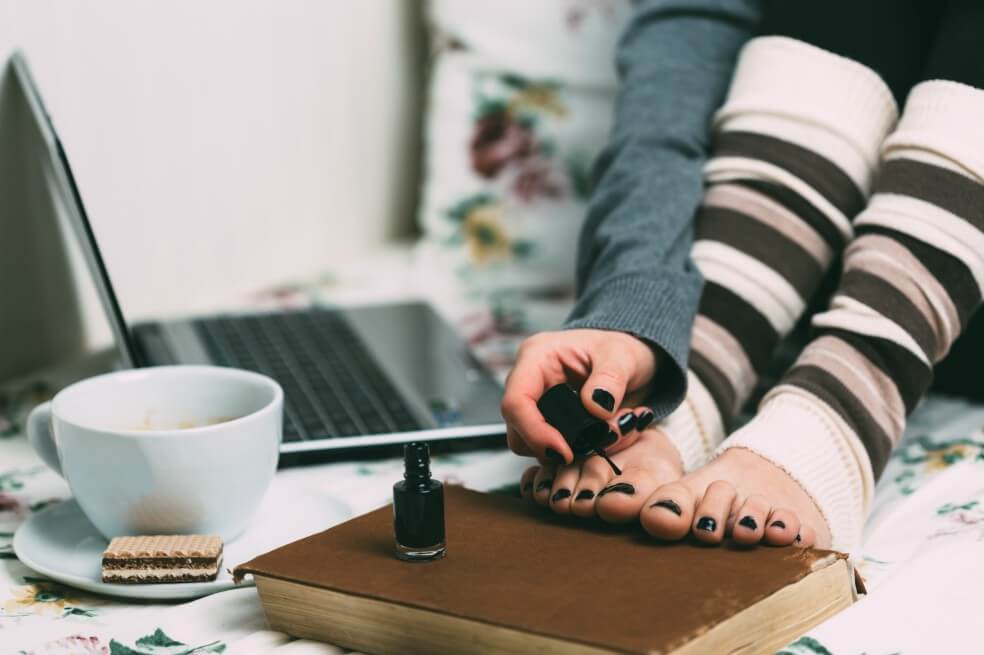 Las opciones van desde cursos gratuitos para aprender técnicas de manicure hasta cursos de competencias ciudadanas. / Getty Images