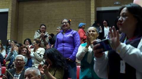 ¿Quién cuida a las mujeres cuidadoras? Así es su vida en las manzanas del cuidado