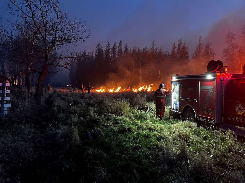Sturgeon Lake (Canada), 08/06/2023.- A handout photo made available by Alberta Wildfire showing firefighting efforts at one of scores of wildfires burning across multiple Canadian Provinces in Evansburg, Alberta, Canada, 08 June 2023. Smoke from the ongoing Canadian wildfires continues to impact air quality conditions across multiple major US cities. (Incendio) EFE/EPA/ALBERTA WILDFIRE HANDOUT HANDOUT EDITORIAL USE ONLY/NO SALES
