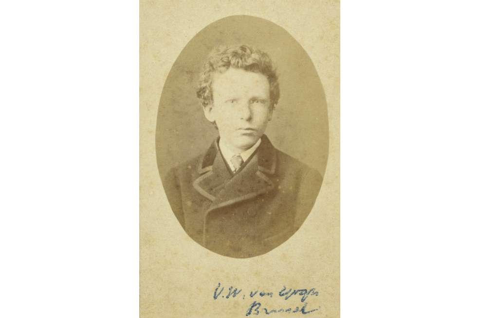 Una fotografía que supuestamente representaba a Vincent Van Gogh, que entonces tenía 13 años, resulta ser el retrato de su hermano Theo Van Gogh. / HO / Museo Van Gogh en Ámsterdam / AFP