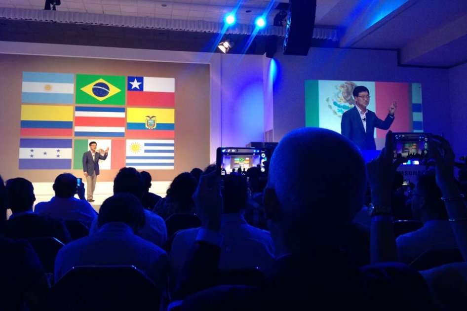 Steve Lee, jefe de Samsung para Latinoamérica, durante la conferencia que ofreció en Cancún, México. / Héctor Sandoval.