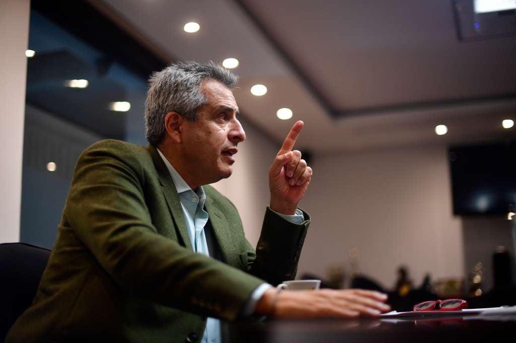 Ministro del Interior durante entrevista para El Espectador