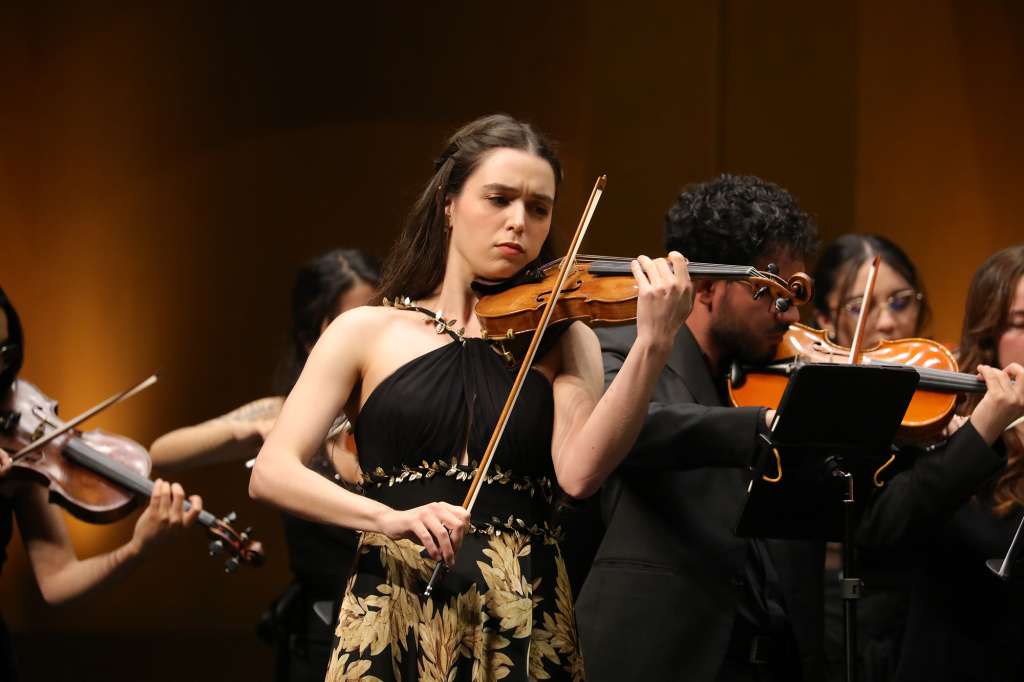 El Concurso Internacional de Violín Ciudad de Bogotá está dirigido a jóvenes entre 18 y 29 años con experiencia profesional acreditada bien sea como solistas o como parte de una orquesta.