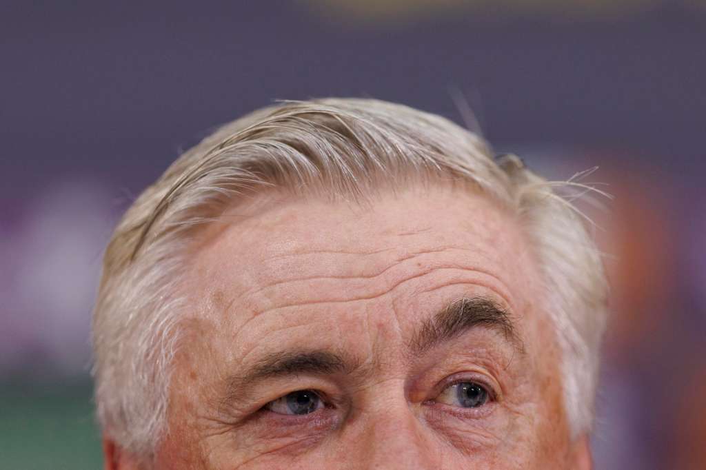 FOTODELDÍA AME4545. SAO PAULO (BRASIL), 09/06/2025.- El entrenador de la selección brasileña de fútbol, Carlo Ancelotti, habla durante una rueda de prensa este lunes, en el Arena NeoQuímica, estadio del Corinthians, en São Paulo (Brasil). Ancelotti afirmó que el regreso de Raphinha, tras cumplir un partido de sanción, es una "buena noticia" para el equipo, pues en este momento "es uno de los mejores jugadores" del mundo. EFE/ Isaac Fontana
