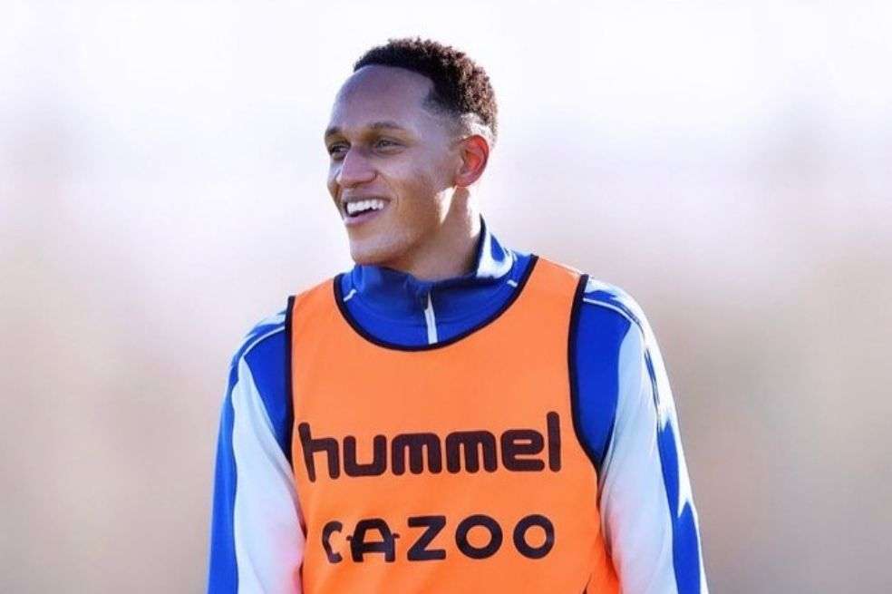 Yerry Mina en su regreso a los entrenamientos con Everton.