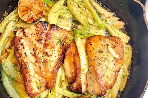 Receta para preparar pesca blanca con mantequilla e hinojo