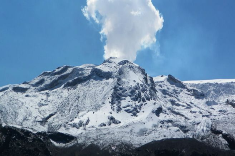Nevado del Ruiz: Gobierno anuncia la evacuación preventiva de 2.500 familias