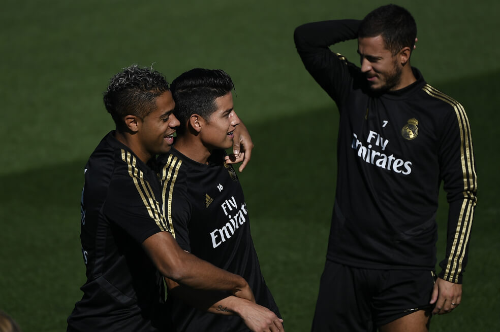 James (c), durante el entrenamiento de este viernes. / AFP