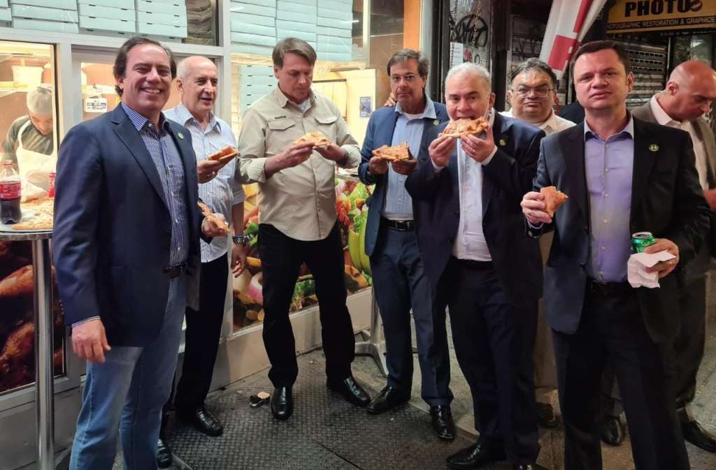“Cena de lujo en Nueva York”, escribió en Twitter el ministro de la Secretaría de la Presidencia, Luiz Eduardo Ramos