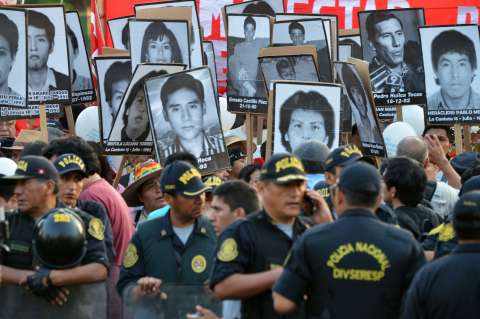 Por quinta vez, marchan contra indulto a Fujimori en Perú