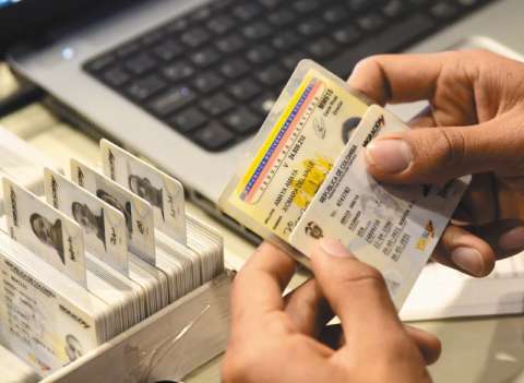 Migración Colombia suspende licitación para elaboración de cédulas de extranjería