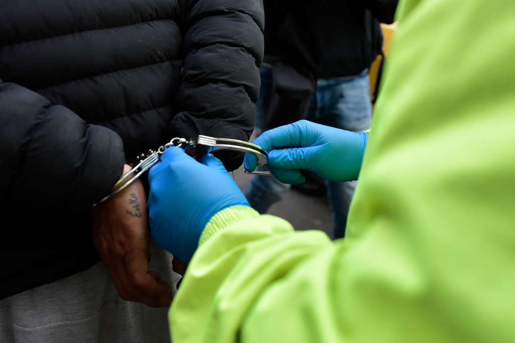 Operativo de la policía en el Barrio San Bernardo o Sanber, 250 uniformados participaron en la toma de ese sector del centro de la ciudad. Se incautaron más de 20.000 dosis de estupefacientes.
