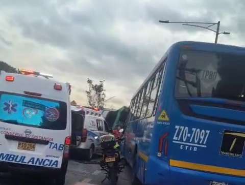 Accidente en la Av. Boyacá dejó 40 heridos y cinco vehículos afectados