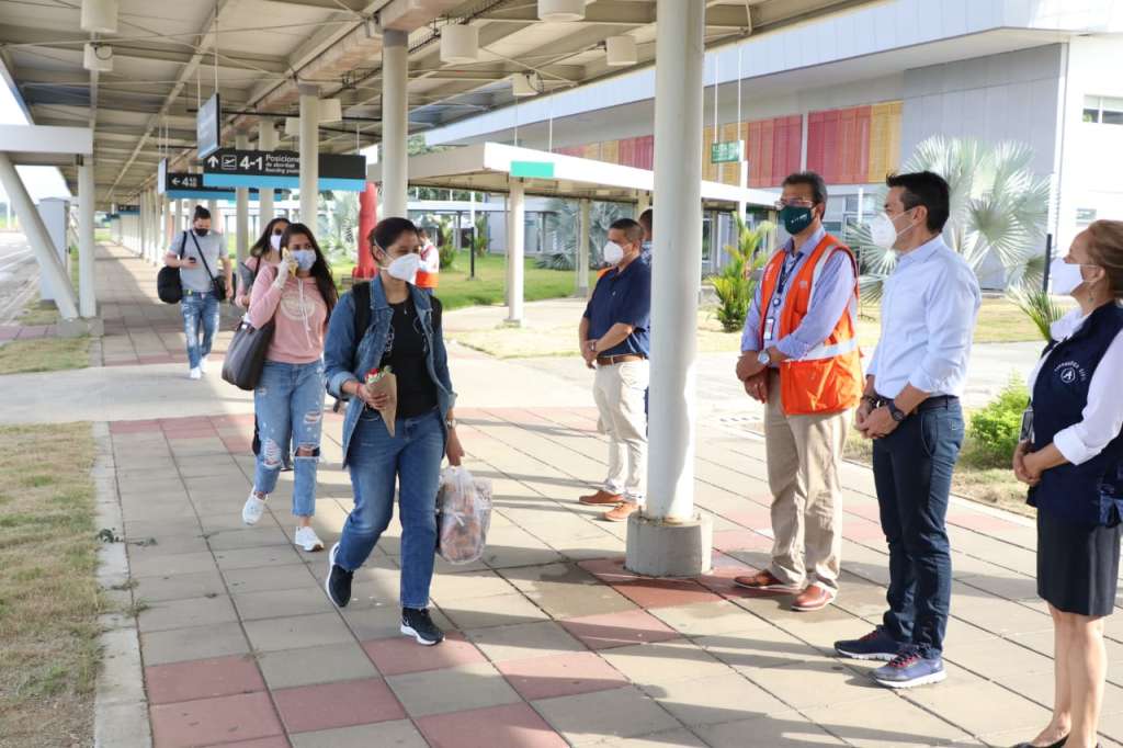 Por la terminal terrestre se transportaron 800 personas en 25 rutas intermunicipales y nacionales.