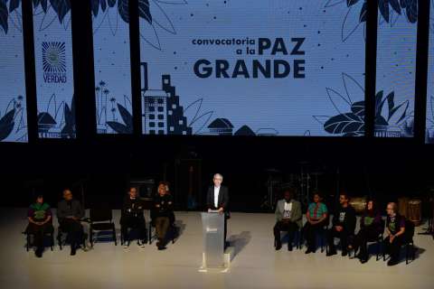 Las peticiones que dejó el padre de Roux durante la entrega del Informe Final
