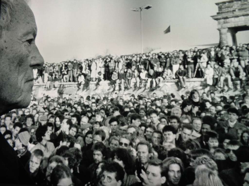 El 9 de noviembre de 1989 acabó la Guerra Fría global entre dictaduras y democracias.
