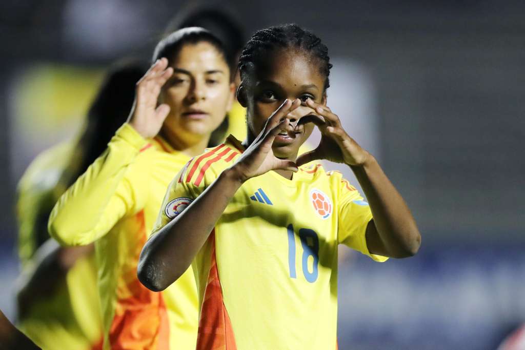 AMDEP8592. QUITO (ECUADOR), 19/07/2025.- Linda Caicedo de Colombia celebra un gol este sábado, en un partido de la fase de grupos de la Copa América Femenina entre Colombia y Paraguay en el estadio Gonzalo Pozo Ripalda en Quito (Ecuador). EFE/ José Jácome