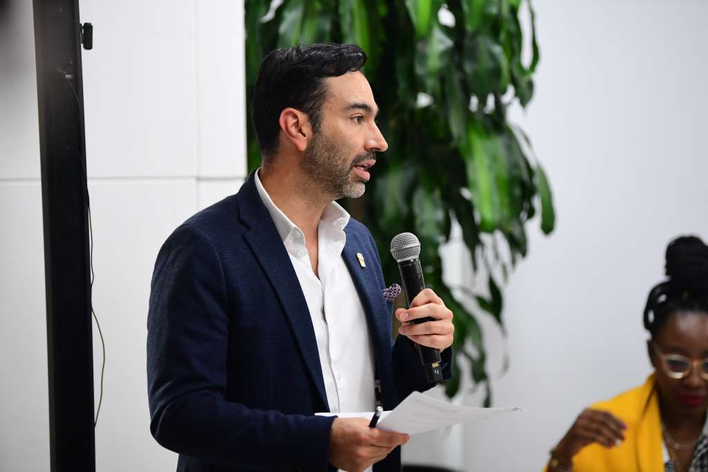 Director del ICTEX durante rueda de prensa