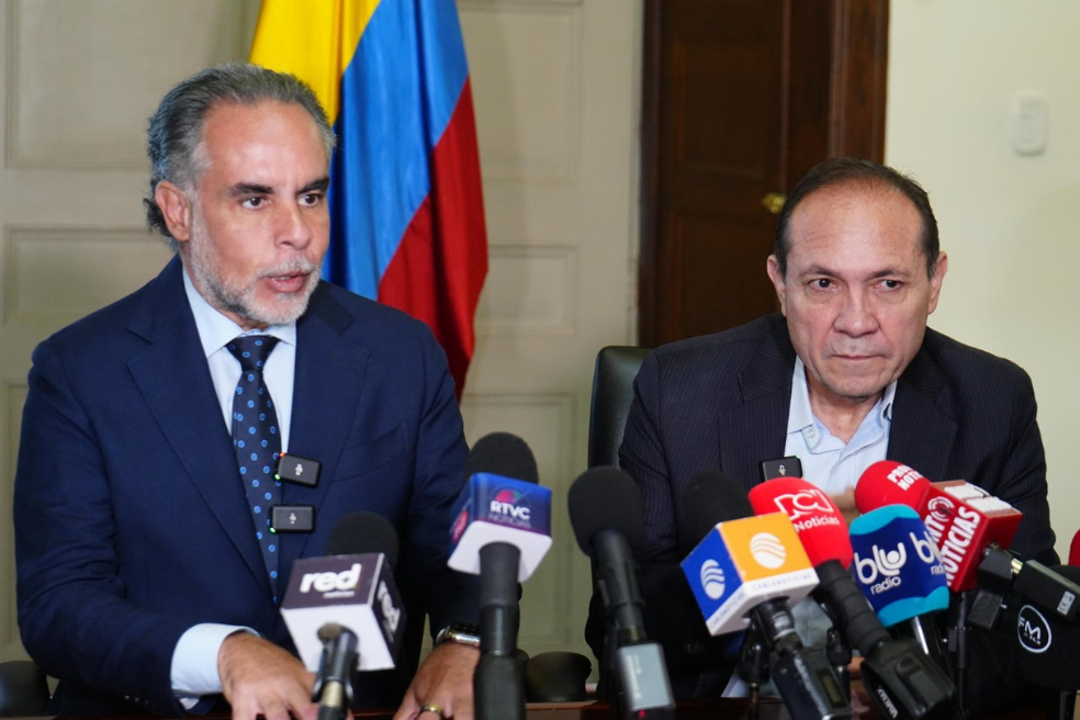 Los ministros del Interior, Armando Benedetti, y de Trabajo, Antonio Sanguino, lideran desde el Gobierno el proceso político y electoral de la consulta popular.