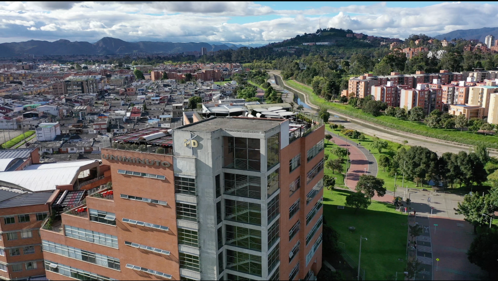La Corporación Universitaria Minuto de Dios cuenta actualmente con más de 90.000 estudiantes y 200.000 egresados.