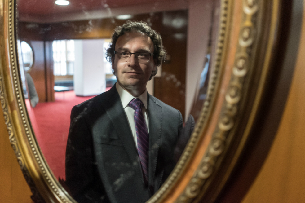 El autor colombiano Pedro Sarmiento fue el protagonista en la serie “Retratos de un compositor”. / Gabriel Rojas © Banco de la República