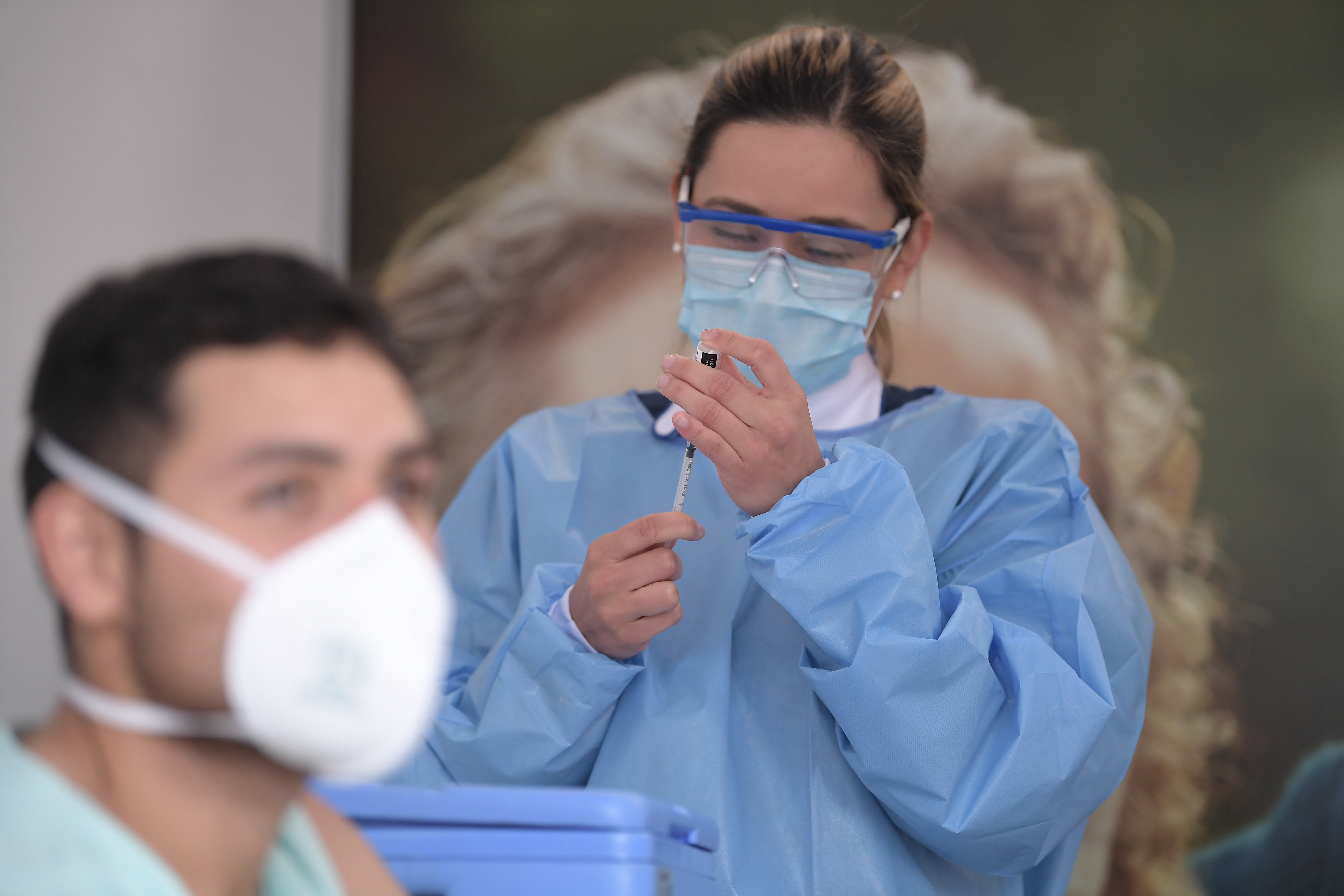 Inicio del proceso de vacunación contra Covid-19, al  personal de la salud en Bogotá.
