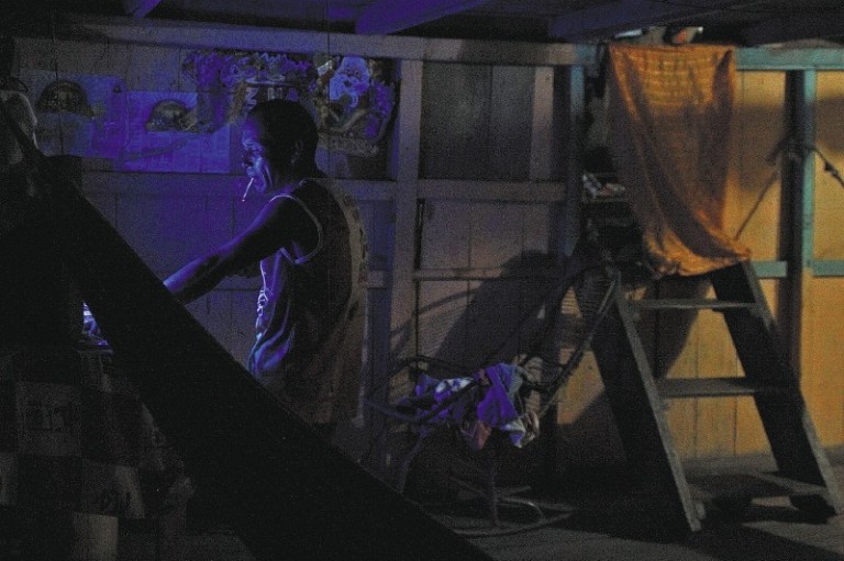 Con la luz y el agua a medias, Puerto Nariño (Amazonas) lucha contra el coronavirus