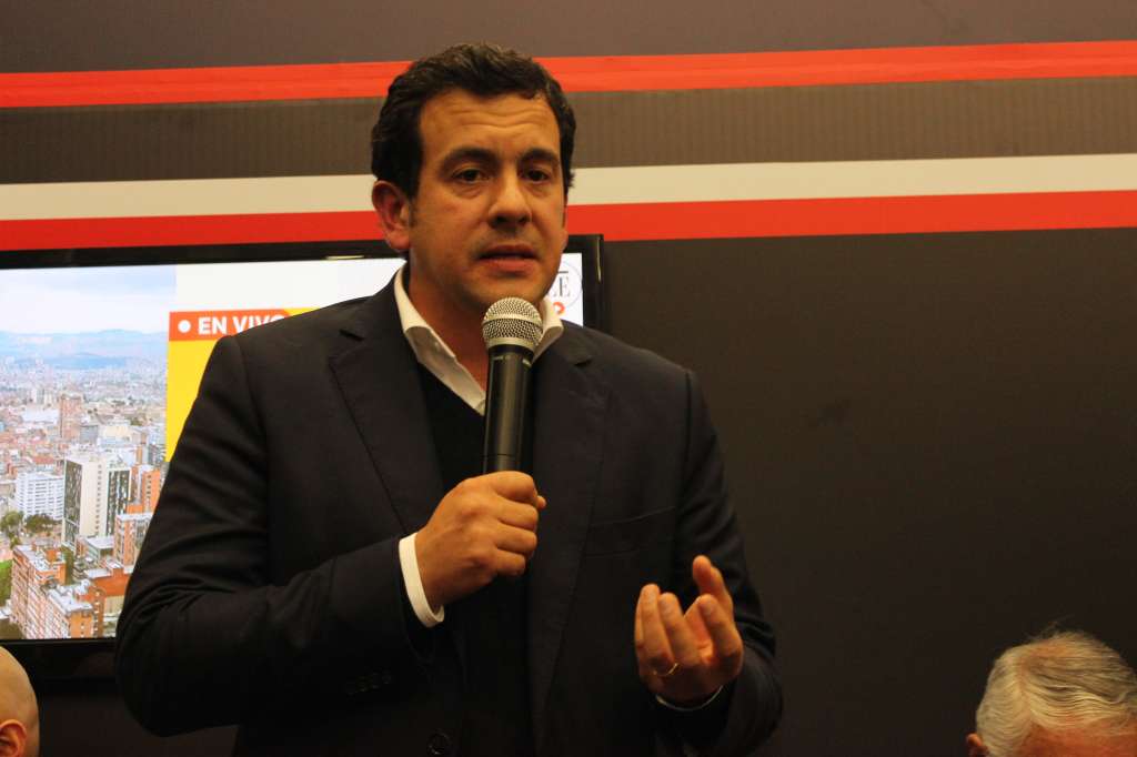 Precandidato a la alcaldía de Bogotá durante el debate organizado por El Espectador en la jornada de la feria del libro 2023 en Corferias