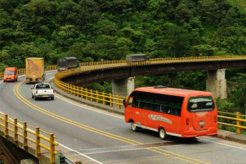 Habilitan paso para vehículos de transporte de pasajeros en la vía al Llano