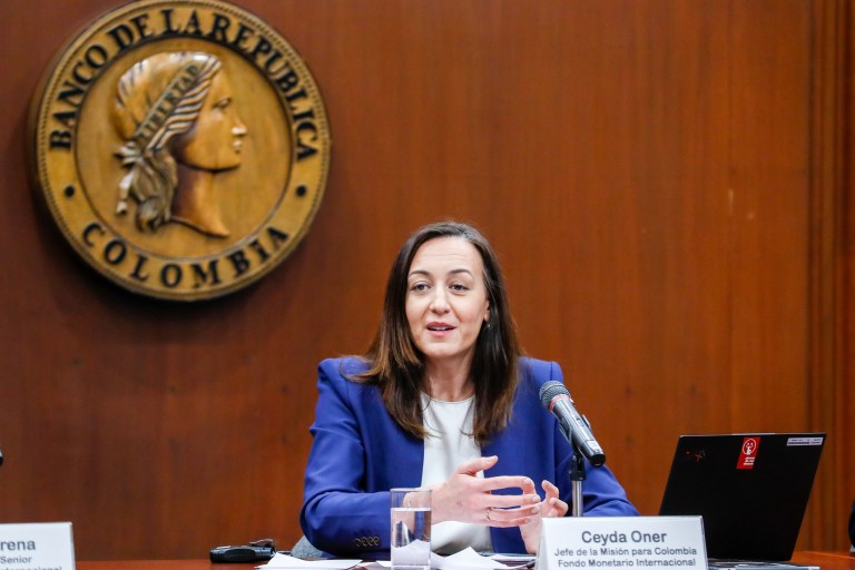 FMI alertó sobre incremento de deuda en Colombia y recomendó “actuar con cautela”