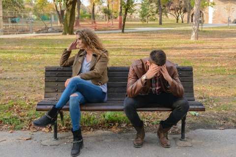 ¿Marzo podría ser perjudicial para tu relación? Lo que señala una teoría de pareja