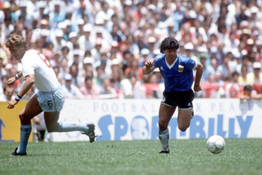 Diego Armando Maradona recorrió 60 metros y eludió a cinco rivales para marcar el mejor gol de todos los tiempos, ante Inglaterra, en 1986.