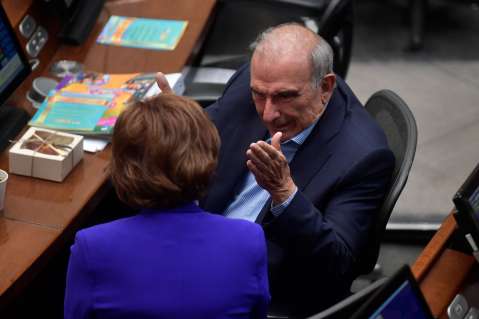Desde el centro quieren consolidar una coalición bajo la batuta de De la Calle