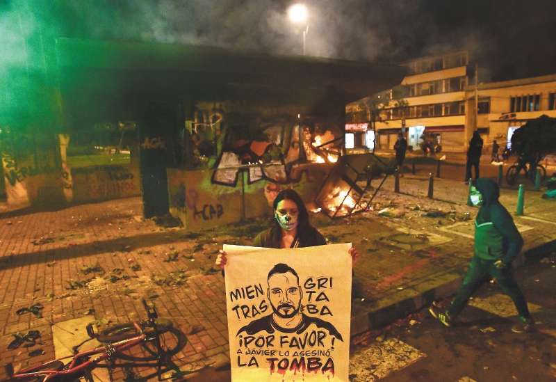 Disturbios en el Park Way por la muerte de Javier OrdoÒezk