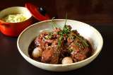 Pollo al vino: sigue el paso a paso para preparar esta jugosa receta