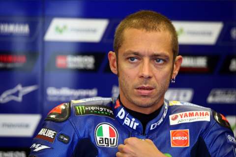 Valentino Rossi se lesiona en un entrenamiento y podría sufrir una fractura