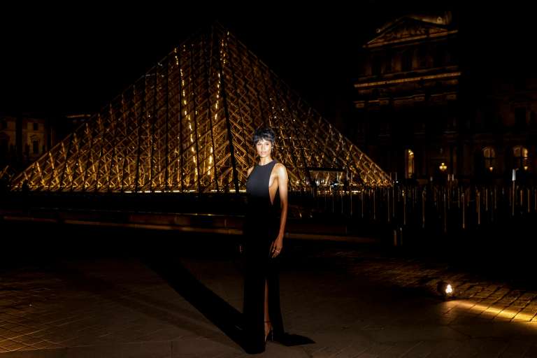 Paris (France), 04/03/2025.- French model Cindy Bruna arrives for the 'Le Grand Diner du Louvre' at the Louvre Museum in Paris, France, 04 March 2025. The Louvre Museum is hosting the gala dinner to mark the official opening of Paris Fashion Week and to raise funds to support the Louvre's restoration projects, educational programs, and initiatives aimed at making the museum more accessible to a broader audience. (Moda, Francia) EFE/EPA/TERESA SUAREZ