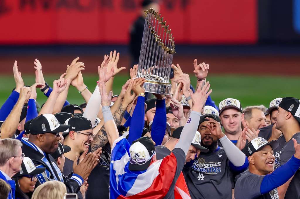 New York (United States), 31/10/2024.- Members of Los Angeles Dodgers celebrate with the trophy after defeating the New York Yankees during game five of the Major League Baseball (MLB) World Series between the American League Champion New York Yankees and the National League Champion Los Angeles Dodgers at Yankees Stadium in the Bronx borough of New York, New York, USA, 30 October 2024. The Dodgers won the best of seven games World Series 4-1. (Nueva York) EFE/EPA/SARAH YENESEL