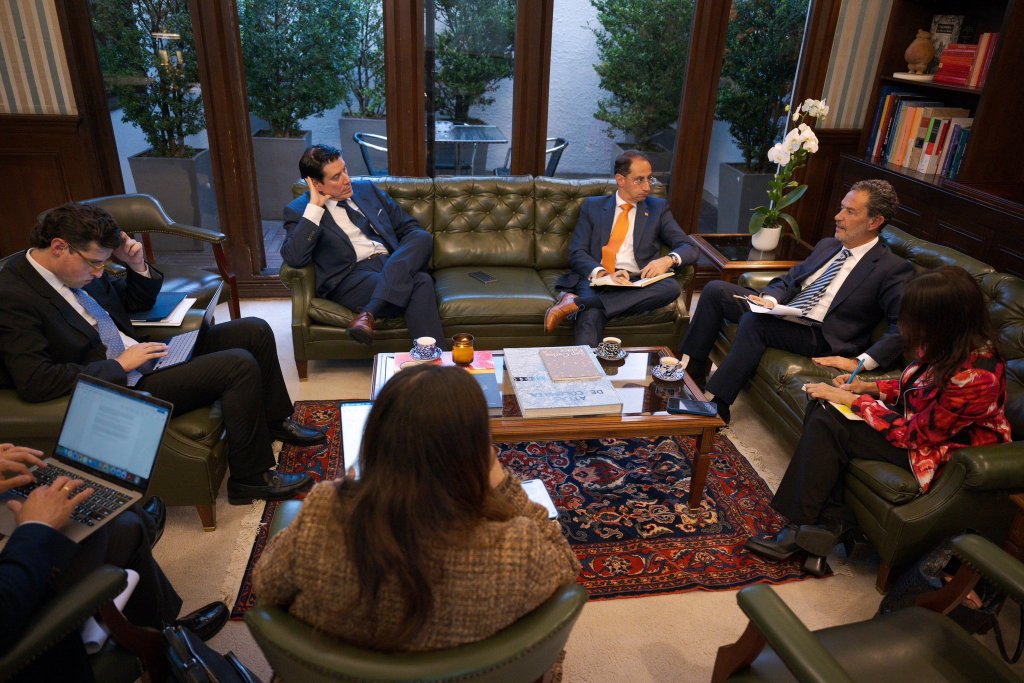 Vicepresidente Restrepo en reunión con canciller Bula, embajadora en EE.UU., Araújo y embajador ante la ONU, Gaona.