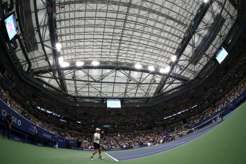 El techo del Arthur Asche se cierra durante un encuentro de Andy Murray. Foto: AFP