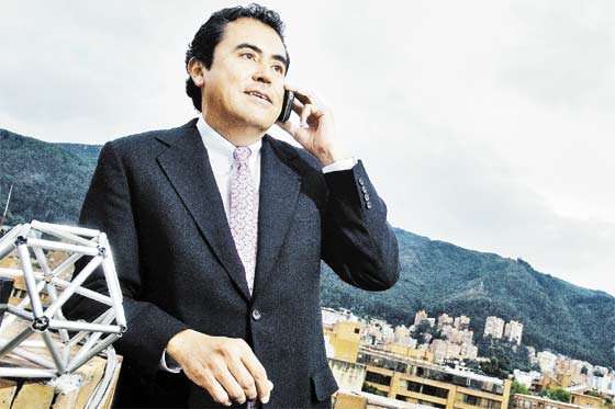 Adrián Hernández durante su época de esplendor en Comcel. /Archivo El Espectador
