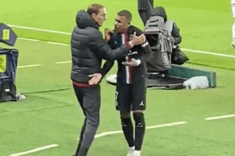 Mbappé se enfadó con su entrenador por sustituirlo